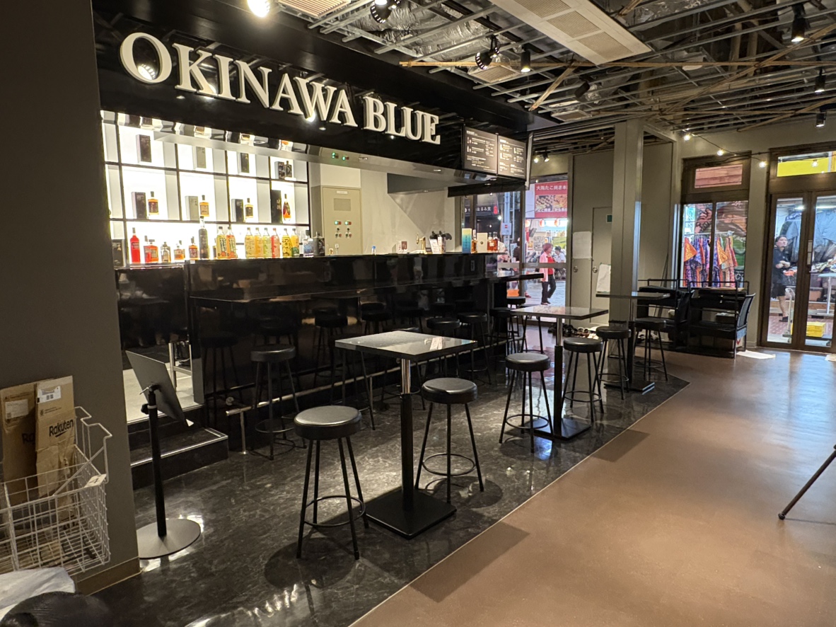 OKINAWA BLUE 牧志店オープン！新たなグルメスポット「MAKISHI CARNIVAL」で味わう特別な一杯